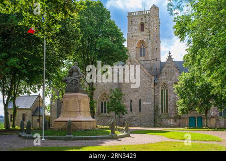 Francia, Cotes d'Armor, Lamballe-Armor, memoriale di guerra dietro la chiesa collegiata di Notre-Dame-de-grande-Puissance Foto Stock