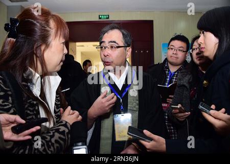 (150408) - TAI ERZHUANG, 8 aprile 2015 - il monaco giapponese Ohigashi riceve un'intervista durante una cerimonia per celebrare il 77° anniversario della vittoria della battaglia di Tai erzhuang a Tai erzhuang, provincia dello Shandong della Cina orientale, 8 aprile 2015. Ohigashi donò diversi elementi di prova come prova dell'invasione giapponese alla Cina durante il periodo della battaglia di Tai erzhuang. La battaglia di Tai erzhuang, una battaglia della guerra anti-giapponese (1937-1845) nel 1938 tra eserciti cinesi e giapponesi, fu la prima grande vittoria cinese della guerra. Umiliò l'esercito giapponese e la sua reputazione di invi Foto Stock