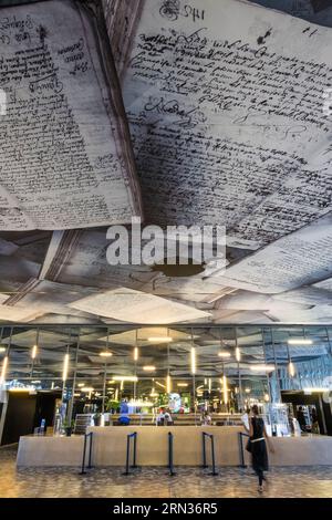 Francia, Herault, Montpellier, quartiere di Port Marianne, il Municipio progettato dagli architetti Jean Nouvel e Francois Fontes, la sala della reception Foto Stock