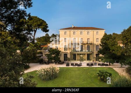 Francia, Herault, Castelnau-le-Lez, Chateau o Domaine de Verchant, palazzo privato del XVI e XVII secolo chiamato Montpellier Folie (vista aerea) Foto Stock