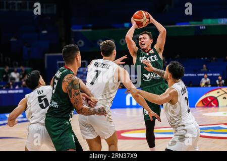 MANILA, 31 agosto 2023 (Xinhua) -- Pako Cruz del Messico (2° R) compete durante il round di classifica 17-32 match tra Messico e nuova Zelanda alla Coppa del mondo FIBA 2023 a Manila, nelle Filippine, il 31 agosto 2023. (Xinhua/Rouelle Umali) Foto Stock