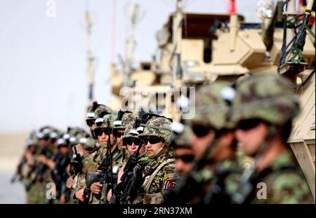 (150409) -- HELMAND, 9 aprile 2015 -- i soldati dell'esercito nazionale afghano prendono parte al loro addestramento militare in un campo nella provincia di Helmand, Afghanistan, il 9 aprile 2015. ) AFGHANISTAN-HELMAND-SOLDIERS-TRAINING AhmadxMassoud PUBLICATIONxNOTxINxCHN Helmand 9 aprile 2015 i soldati dell'esercito nazionale afghano partecipano al loro addestramento militare IN un campo nella provincia di Helmand Afghanistan IL 9 aprile 2015 Afghanistan Helmand Soldiers Training PUBLICATIONxNOTxINxCHN Foto Stock