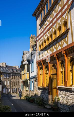 Francia, Côtes-d'Armor, Tréguier, facciata di una casa a graticcio tipica della contea di Tregor in rue Ernest Renan Foto Stock