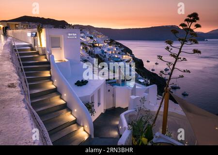 Grèce, arcipelago delle Cicladi, isola di Santorin, villaggio di Oia Foto Stock