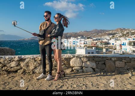 Grecia, Cicladi, Isola di Mykonos, villaggio di Chora (Hora), piccola Venise, turisti Foto Stock