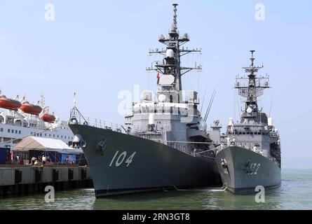 (150416) -- da NANG, 16 aprile 2015 -- i cacciatorpediniere JS Kirisame e JS Asayuki del bacino della Japan Maritime Self-Defense Force presso il porto di Tien sa nella città centrale di da Nang in Vietnam, 16 aprile 2015. Le due navi navali giapponesi con oltre 500 membri dell'equipaggio e ufficiali a bordo sono arrivate a da Nang giovedì per una visita di quattro giorni). VIETNAM-da NANG-JAPANESE NAVAL SHIPS-VISIT VNA PUBLICATIONxNOTxINxCHN There Nang 16 aprile 2015 i cacciatori JS e JS del Japan Maritime Self Defense Force Dock PRESSO il porto di Tien Sat nel Vietnam Central There Nang City 16 aprile 2015 le due navi navali giapponesi Foto Stock
