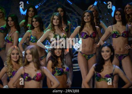 MOSCA, 18 aprile 2015 -- i concorrenti prendono parte al concorso Miss Russia 2015 a Mosca, in Russia, il 18 aprile 2015. Miss Russia 2015 ha annunciato il suo vincitore alla sala concerti Barvikha di Mosca sabato. Sofia Nikitchuk ha vinto il titolo. )(bxq) RUSSIA-MOSCA-MISS RUSSIA 2015 PavelxBednyakov PUBLICATIONxNOTxINxCHN Mosca 18 aprile 2015 i concorrenti prendono parte al concorso Miss Russia 2015 a Mosca Russia IL 18 aprile 2015 Miss Russia 2015 ha annunciato la sua vincitrice ALLA sala concerti Barvikha di Mosca sabato Sofia Nikitchuk ha vinto il titolo bxq Russia Mosca Miss Russia 2015 PavelxBednyakov PUBLICATIONxN Foto Stock