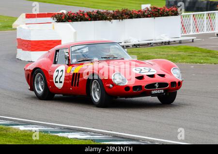 Ferrari 250 GTO, corse automobilistiche al RAC Tourist Trophy al Goodwood Revival storico evento 2012, Regno Unito. Grand tourer prodotto dalla Ferrari dal 1962-4 Foto Stock