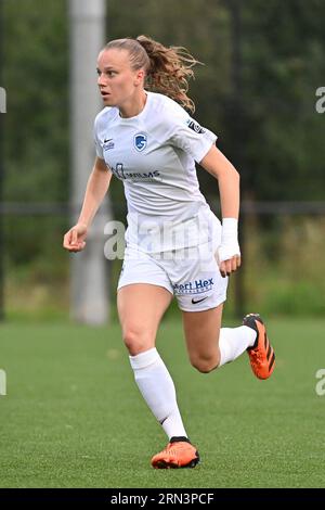 Marcinelle, Belgio. 25 agosto 2023. Luna Vanhoudt (4) di Genk nella foto durante una partita di calcio femminile tra Sporting du Pays de Charleroi e KRC Genk Ladies nella prima giornata della stagione 2023 - 2024 della belga lotto Womens Super League, sabato 25 agosto 2023 a Marcinelle, BELGIO . Credito: Sportpix/Alamy Live News Foto Stock