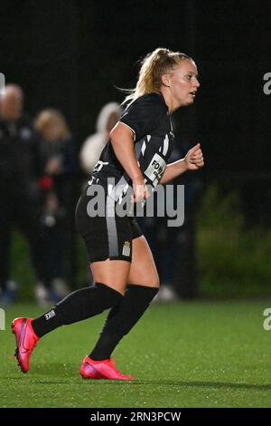 Marcinelle, Belgio. 25 agosto 2023. Aster Janssen (7) di Charleroi nella foto durante una partita di calcio femminile tra Sporting du Pays de Charleroi e KRC Genk Ladies nella prima giornata della stagione 2023 - 2024 della belga lotto Womens Super League, sabato 25 agosto 2023 a Marcinelle, BELGIO . Credito: Sportpix/Alamy Live News Foto Stock