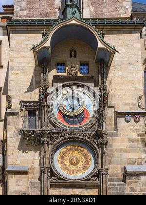 Dettaglio dell'orologio astronomico nel Municipio della città Vecchia di Praga. Risale al XV secolo ed è il più antico orologio funzionante conosciuto. Foto Stock