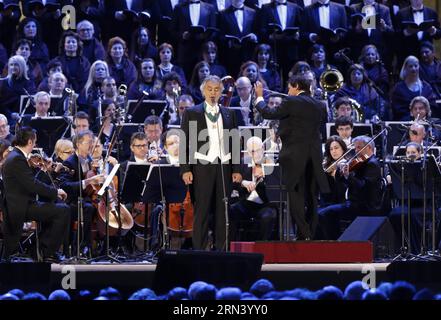 Il tenore italiano Andrea Bocelli (C) si esibisce durante la cerimonia di apertura dell'Expo Milano 2015, a Milano, Italia, 30 aprile 2015. L'Expo di Milano con il tema Feeding the Planet, Energy for Life si svolgerà dal 1° maggio al 31 ottobre. ) ITALY-MILAN-EXPO-OPENING CEREMONY YexPingfan PUBLICATIONxNOTxINxCHN il tenore italiano Andrea Bocelli C si esibisce durante la cerimonia di apertura del 2015 Milano EXPO a Milano Italia aprile 30 2015 l'EXPO di Milano con il tema Feeding the Planet Energy for Life si svolgerà dal 1 maggio al 31 ottobre Italia Milano EXPO Opening Ceremony YexPingfan PUBLICATIONxNOTxINxCHN Foto Stock