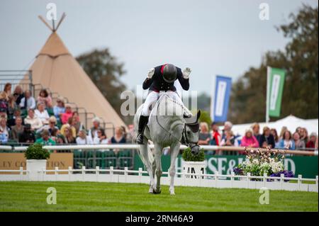 Stamford, Regno Unito. 31 agosto 2023. Oliver Townend in sella a Swallow Springs in rappresentanza della Gran Bretagna durante la fase Dressage il giorno 1 del Defender Burghley Horse Trials del 2023 tenutosi nei terreni di Burghley House a Stamford, Lincolnshire, Inghilterra, Regno Unito. Crediti: Jonathan Clarke/Alamy Live News Foto Stock