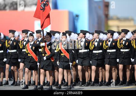 (150509) -- MOSCA, 9 maggio 2015 -- la Scuola militare Suvorov partecipa alla sfilata militare che segna il 70° anniversario della vittoria nella grande guerra Patriottica, a Mosca, in Russia, 9 maggio 2015. ) (Yxb) RUSSIA-MOSCA-GIORNO DELLA VITTORIA PARATA JiaxYuchen PUBLICATIONxNOTxINxCHN Mosca 9 maggio 2015 la Scuola militare Suvorov partecipa alla Parata militare che segna il 70° anniversario della vittoria nel grande Patriottico è stata a Mosca Russia 9 maggio 2015 yxb Russia Mosca Parata del giorno della Vittoria JiaxYuchen PUBLICATIONxNOTxINxCHN Foto Stock