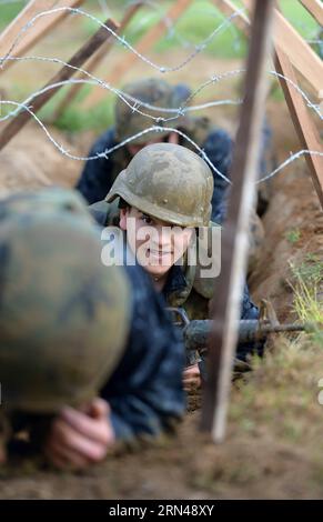 AKTUELLES ZEITGESCHEHEN Training an der US-Marineakademie USNA in Annapolis (150512) -- ANNAPOLIS, 12 maggio 2015 -- Plebes partecipa all'esercitazione di addestramento Sea Trials presso la U.S. Naval Academy (USNA) ad Annapolis, Maryland, Stati Uniti, il 12 maggio 2015. Circa 800 matricole della USNA, note anche come plebes, hanno lavorato in squadre durante Sea Trials Tuesday per completare molte sfide estenuanti che è stato progettato per testare attributi individuali come il lavoro di squadra, la resistenza e la resistenza mentale. ) U.S.-MARYLAND-USNA-SEA TRIALS YinxBogu PUBLICATIONxNOTxINxCHN News eventi attuali formazione alla Marina degli Stati Uniti Foto Stock