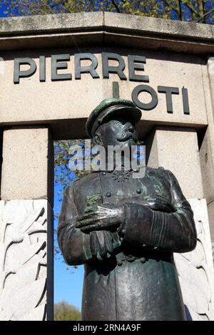 Monumento in omaggio a Pierre Loti. Square Trivier. Rochefort, Charente-Maritime, Francia Foto Stock