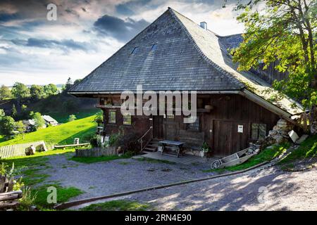 Schniederlihof Farm Museum, tipica casa Schauinsland, costruita nel 1593, Hofsgrund, Oberried, Schauinsland, Foresta Nera, Baden-Wuerttemberg, Germania Foto Stock