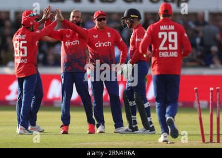 Moeen Ali d'Inghilterra festeggia dopo aver preso il wicket di Mark Chapman durante il Mens International T20 match tra Inghilterra e nuova Zelanda al Seat Unique Riverside, Chester le Street, mercoledì 30 agosto 2023. (Foto: Mark Fletcher | mi News) crediti: MI News & Sport /Alamy Live News Foto Stock