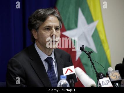 150522 -- YANGON, 22 maggio 2015 -- il vice segretario di Stato degli Stati Uniti Antony J. Blinken parla a una conferenza stampa durante la sua visita in Myanmar a Yangon, Myanmar, il 22 maggio 2015. Zhf MYANMAR-YANGON-U.S.-CONFERENZA STAMPA UxAung PUBLICATIONxNOTxINxCHN Foto Stock