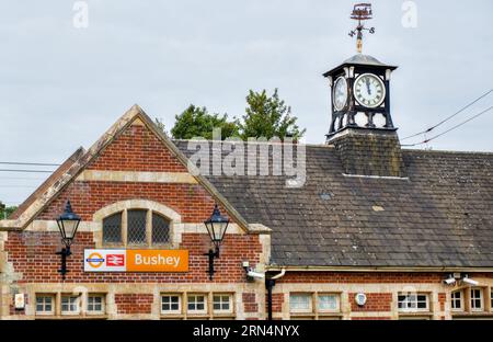 Stazione ferroviaria di Bushey, Hertfordshire, Inghilterra, Regno Unito Foto Stock