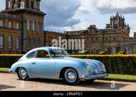 1954 Porsche 356 Pre A coupé al Salon prive Concours 2023 al Blenheim Palace Woodstock Oxfordshire Regno Unito Foto Stock