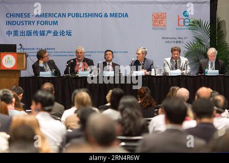 NEW YORK, 27 maggio 2015 -- gli ospiti partecipano al Forum cinese-americano dell'industria editoriale e dei media durante il BookExpo America (BEA) 2015 a New York, Stati Uniti, 27 maggio 2015. ) (zw) US-NEW YORK-BEA 2015-FORUM-CHINA LixMuzi PUBLICATIONxNOTxINxCHN New York maggio 27 2015 gli ospiti partecipano al Chinese American Publishing & Media Industry Forum durante il BookExpo America Bea 2015 a New York Stati Uniti maggio 27 2015 ZW U.S. New York Bea 2015 Forum China LiXMuzi PUBLICATIONxINxCHN Foto Stock