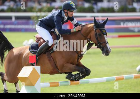 Mailand, Italia. 31 agosto 2023. Sport equestre: Campionato europeo, salto ostacoli, 2a competizione, 1° turno Coppa delle nazioni (individuale e di squadra). Mostra il saltatore Henrik von Eckermann dalla Svezia cavalca Iliana. Crediti: Friso Gentsch/dpa/Alamy Live News Foto Stock