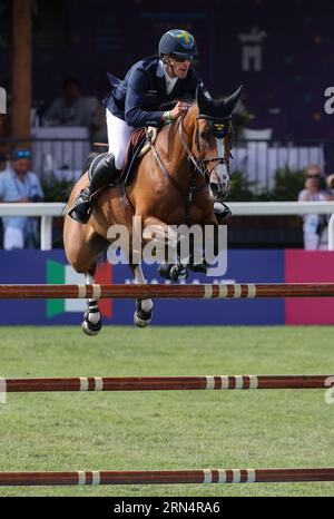 Mailand, Italia. 31 agosto 2023. Sport equestre: Campionato europeo, salto ostacoli, 2a competizione, 1° turno Coppa delle nazioni (individuale e di squadra). Mostra il saltatore Henrik von Eckermann dalla Svezia cavalca Iliana. Crediti: Friso Gentsch/dpa/Alamy Live News Foto Stock