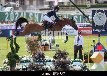 Mailand, Italia. 31 agosto 2023. Sport equestre: Campionato europeo, salto ostacoli, 2a competizione, 1° turno Coppa delle nazioni (individuale e di squadra). Mostra il saltatore Henrik von Eckermann dalla Svezia cavalca Iliana. Crediti: Friso Gentsch/dpa/Alamy Live News Foto Stock