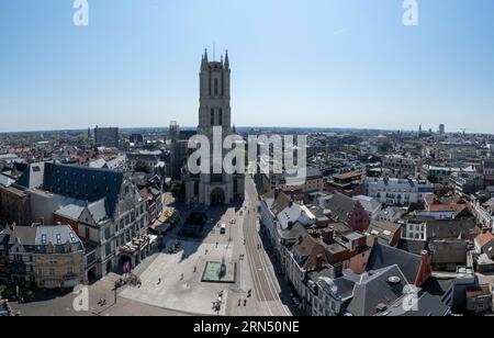 Piazza San Bavo e Cattedrale di San Bavo, Cattedrale di Sint Baafs a Gand, Fiandre, Belgio Foto Stock