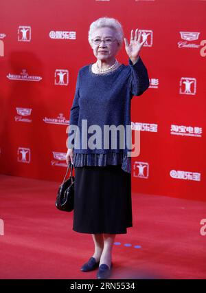 (150613) -- SHANGHAI, 13 giugno 2015 -- l'artista Qin Yi cammina sul Red carpet al 18° Shanghai International Film Festival a Shanghai, Cina orientale, 13 giugno 2015. Il festival di 9 giorni è iniziato sabato. ) (mp) CHINA-SHANGHAI-FILM FESTIVAL-OPEN (CN) DingxTing PUBLICATIONxNOTxINxCHN Shanghai 13 giugno 2015 l'artista Qin Yi cammina sul Red Carpet AL 18° Shanghai International Film Festival a Shanghai East China 13 giugno 2015 il 9 Day Festival ha preso IL via sabato MP China Shanghai Film Festival Open CN DingxTing PUBLICAONXNOTxINxCHN Foto Stock