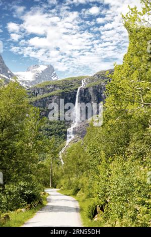 Cascata in Olden, Norvegia Foto Stock