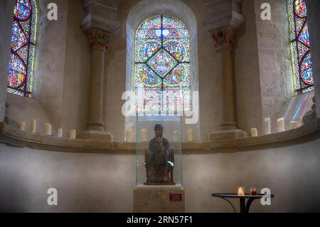 Vista interna della Madonna Notre-Dame du Mont Cornadore, della chiesa del priorato di Saint-Nectaire, di Saint-Nectaire, del dipartimento del Puy-de-Dome Foto Stock