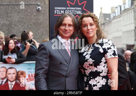ENTERTAINMENT CELEBRITIES Edinburgh Film Festival - Eröffnungsfeier EDIMBURGO, 17 giugno 2015 -- l'attore scozzese Robert Carlyle L partecipa alla cerimonia di apertura del 2015 Edinburgh International Film Festival a Edimburgo, in Gran Bretagna, 17 giugno 2015. L'Edinburgh International Film Festival 2015 è stato inaugurato con la prima mondiale del film britannico The Legend of Barney Thomson Wednesday Evening. BRITAIN-EDINBURGH-FILM FESTIVAL GuoxChunju PUBLICATIONxNOTxINxCHN Foto Stock