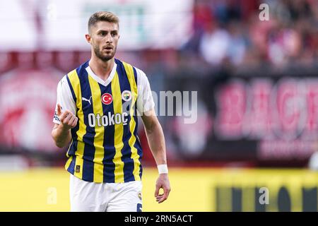 Enschede, Paesi Bassi. 31 agosto 2023. ENSCHEDE, PAESI BASSI - AGOSTO 31: Ismail Yuksek di Fenerbahce guarda al Play-Off Leg 2 della UEFA Europa Conference League tra FC Twente e Fenerbahce al De Grolsch veste il 31 agosto 2023 a Enschede, Paesi Bassi. (Foto di Joris Verweijst/Orange Pictures) credito: Orange Pics BV/Alamy Live News Foto Stock