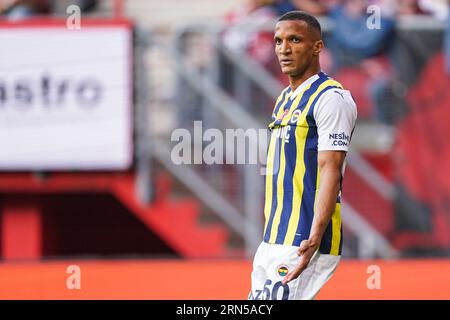 Enschede, Paesi Bassi. 31 agosto 2023. ENSCHEDE, PAESI BASSI - AGOSTO 31: Rodrigo Becao di Fenerbahce guarda al Play-Off Leg 2 della UEFA Europa Conference League tra FC Twente e Fenerbahce al De Grolsch veste il 31 agosto 2023 a Enschede, Paesi Bassi. (Foto di Joris Verweijst/Orange Pictures) credito: Orange Pics BV/Alamy Live News Foto Stock