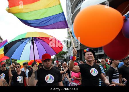 La gente partecipa alla Gay Pride Parade, a San Jose, capitale della Costa Rica, il 28 giugno 2015. La Gay Pride Parade è una delle più grandi celebrazioni della comunità LGBT (lesbiche, gay, bisessuali e transessuali) del mondo. Kent Gilbert) COSTA RICA-SAN JOSE-LGBT-PARADE e KENTxGILBERT PUBLICATIONxNOTxINxCHN celebrità partecipano alla Gay Pride Parade a San Jose capitale del Costa Rica IL 28 2015 giugno la Gay Pride Parade È una delle più grandi celebrazioni delle lesbiche LGBT gay bisessuali e TRANSEXUALS Community of the World Kent Gilbert Costa Rica San Jose LGBT Parade e KENT Foto Stock