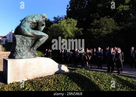 (150702) -- PARIGI, 2 luglio 2015 -- il Premier cinese li Keqiang (2nd R Front) visita il Museo Rodin a Parigi, Francia, 30 giugno 2015. ) (Zwx) FRANCE-CHINESE PREMIER-VISIT MaxZhancheng PUBLICATIONxNOTxINxCHN 150702 Parigi 2 luglio 2015 Chinese Premier Left Keqiang 2nd r Front visite al Rodin Museum a Parigi Francia giugno 30 2015 zwx France Chinese Premier visit MaxZhancheng PUBLICATIONxNOTxINxCHN Foto Stock