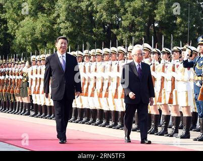 (150703) -- PECHINO, 3 luglio 2015 -- il presidente cinese Xi Jinping (L) tiene una cerimonia di benvenuto per il presidente di Singapore Tony Tan Keng Yam a Pechino, capitale della Cina, 3 luglio 2015. ) (wyo) CHINA-BEIJING-XI JINPING-SINGAPORE-WELCOMING CEREMONY (CN) ZhangxDuo PUBLICATIONxNOTxINxCHN 150703 Pechino 3 luglio 2015 il presidente cinese Xi Jinping l tiene una cerimonia di benvenuto per il presidente singaporiano Tony TAN Keng Yam a Pechino capitale della Cina 3 luglio 2015 wyo China Beijing Xi Jinping Singapore Welcoming Ceremony CN ZhangxDuo PUBLICATIONXNOTxINTxCHN Foto Stock