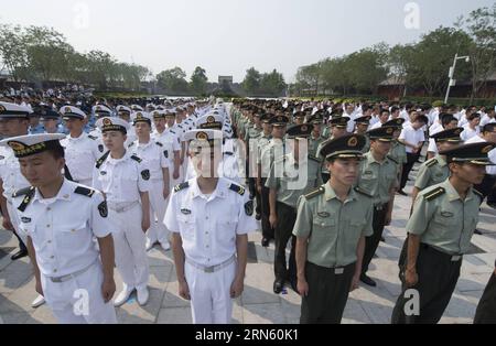 (150707) -- PECHINO, 7 luglio 2015 -- i rappresentanti del soldato assistono alla cerimonia di apertura della grande Vittoria, mostra di contributo storico per celebrare il 78° anniversario dell'inizio della Guerra di resistenza popolare cinese contro l'aggressione giapponese, a Pechino, capitale della Cina, 7 luglio 2015. )(mcg) CHINA-BEIJING-ANTI-JAPANESE WAR-78TH ANNIVERSARY-EXHIBITION (CN) WangxYe PUBLICATIONxNOTxINxCHN 150707 Pechino 7 luglio 2015 i rappresentanti del soldato assistono alla cerimonia di apertura della grande Vittoria Mostra del contributo storico in occasione del 78° anniversario dell'inizio delle celebrità cinesi Foto Stock