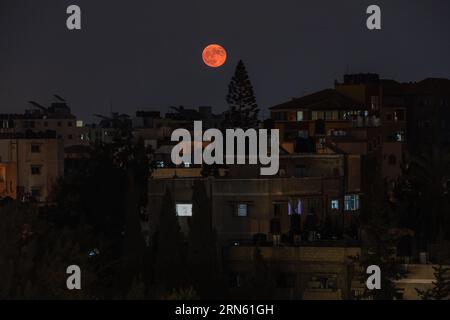 Gaza, Gaza, Palestina. 31 agosto 2023. La gigantesca luna blu nel cielo della città di Gaza (Credit Image: © Saher Alghorra/ZUMA Press Wire) SOLO USO EDITORIALE! Non per USO commerciale! Foto Stock