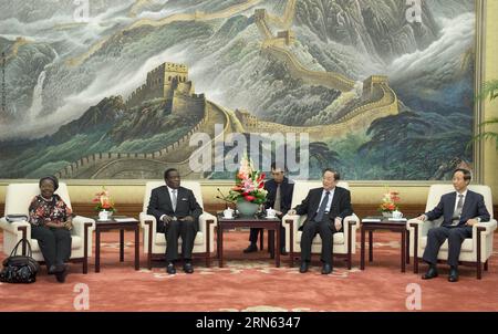 (150709) - PECHINO, - Yu Zhengsheng (2a R), presidente del Comitato nazionale della Conferenza politica consultiva del popolo cinese, incontra una delegazione dello Zimbabwe African National Union-Patriotic Front (ZANU-PF), guidata da Emmerson Mnangagwa, vicepresidente dello Zimbabwe e vicepresidente dello ZANU-PF, a Pechino, capitale della Cina, 8 luglio 2015. ) (Zkr) RIUNIONE DELLA DELEGAZIONE CINA-YU ZHENGSHENG-ZIMBABWE(CN) WangxYe PUBLICATIONxNOTxINxCHN 150709 Pechino Yu Zheng Sheng II r Presidente del Comitato Nazionale della Conferenza politica consultiva delle celebrità cinesi si riunisce con Foto Stock