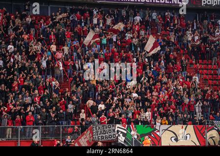 Enschede, Paesi Bassi. 31 agosto 2023. ENSCHEDE, PAESI BASSI - AGOSTO 31: I tifosi del Twente dopo la fine della partita durante la partita Play-Off Leg 2 della UEFA Europa Conference League tra FC Twente e Fenerbahce al De Grolsch Veste il 31 agosto 2023 a Enschede, Paesi Bassi. (Foto di Joris Verwijst/Orange Pictures) credito: Orange Pics BV/Alamy Live News Foto Stock