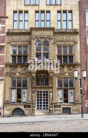 Bella facciata con portale d'ingresso in stile neo-barocco in via Drubbel, Münster, Münsterland, Renania settentrionale-Vestfalia, Germania, Europa Foto Stock
