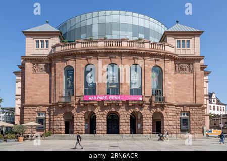 Edificio del Mainz State Theatre, costruito tra il 1829 e il 1833 da Georg Moller in stile classicista, Gutenbergplatz, Mainz Foto Stock