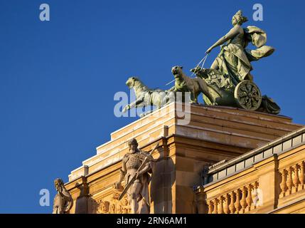 Muse Euterpe tirato da panthers, Hessian State Theatre, Wiesbaden, Assia, Germania Foto Stock