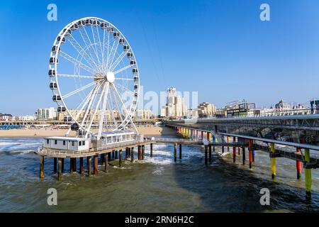 DAS Pier und Riesenrad am Stand von Scheveningen, Skyline, Niederlande Foto Stock