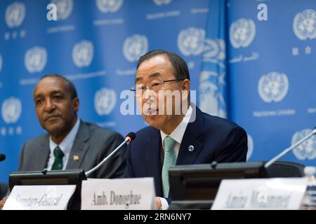 (150803) -- NEW YORK, 3 agosto 2015 -- il segretario generale delle Nazioni Unite Ban Ki-Moon (R) si rivolge a una conferenza stampa sul documento finale dell'agenda di sviluppo post-2015 presso la sede delle Nazioni Unite a New York, 3 agosto 2015. Lunedì il Segretario generale delle Nazioni Unite Ban Ki- Moon ha salutato un'agenda di sviluppo sostenibile coraggiosa, ambiziosa e trasformativa per i prossimi 15 anni, messa a punto tra tutti i 193 membri delle Nazioni Unite e la società civile per sostituire gli obiettivi di sviluppo del Millennio (OSM), vecchi di 15 anni. ) Un-NEW YORK-CONFERENZA STAMPA-BAN KI-MOON LixMuzi PUBLICATIONxNOTxINxCHN 150803 New York 3 agosto 2015 U Foto Stock