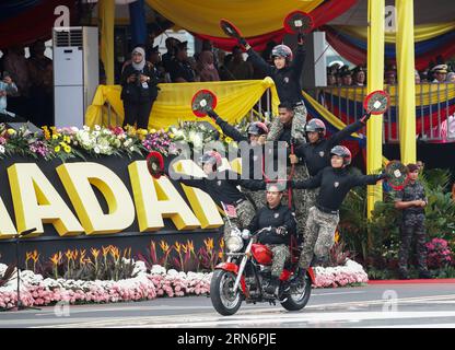 Kuala Lumpur, Malesia. 31 agosto 2023. Il personale militare malese si esibisce durante la parata delle celebrazioni della 66a giornata Nazionale a Putrajaya. Hari Merdeka (giorno dell'indipendenza) è una giornata nazionale della Malesia per commemorare l'indipendenza della Federazione della Malesia dal dominio coloniale britannico. Credito: SOPA Images Limited/Alamy Live News Foto Stock