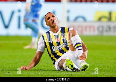 ENSCHEDE, PAESI BASSI - AGOSTO 31: Rodrigo Becao (Fenerbahce) infortunato durante la UEFA Europa Conference League: Gioca la partita della seconda gamba del FC Foto Stock